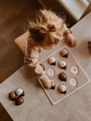 Sviatočné ráno... kľud a domáca pohodička. Ideálny čas pre všetky hravé duše. Hľadáte oku lahodiacu a zároveň...